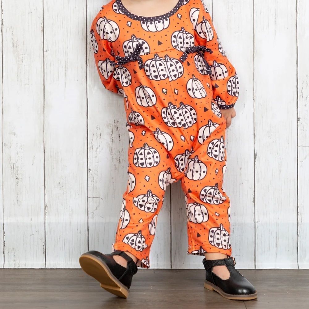 NWT - Girls Fall Halloween Romper Pumpkins and bows - Size 3-6 month